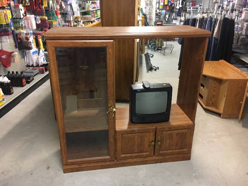 lot 128 image: Entertainment Center & TV