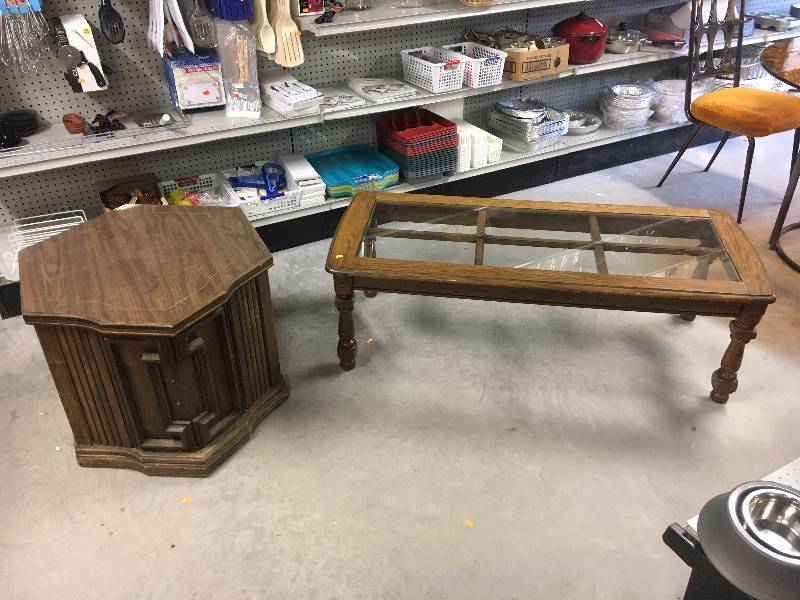 lot 130 image: End Table and Coffee Table