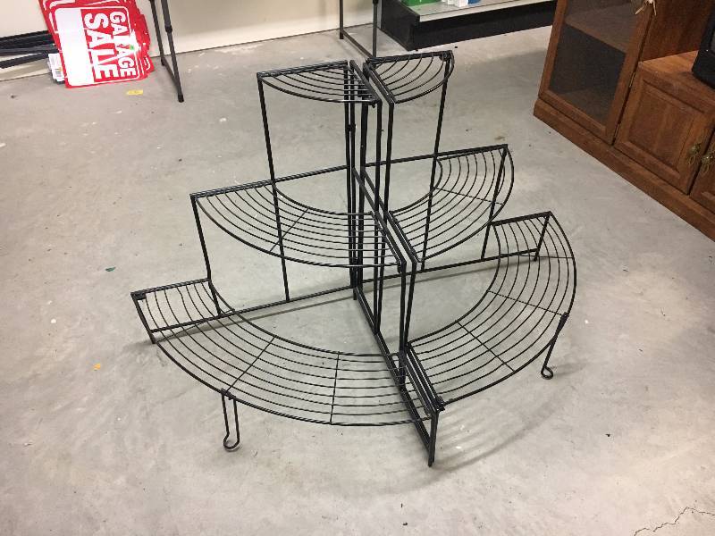 lot 134 image: 3 Tier Retail Display Stand