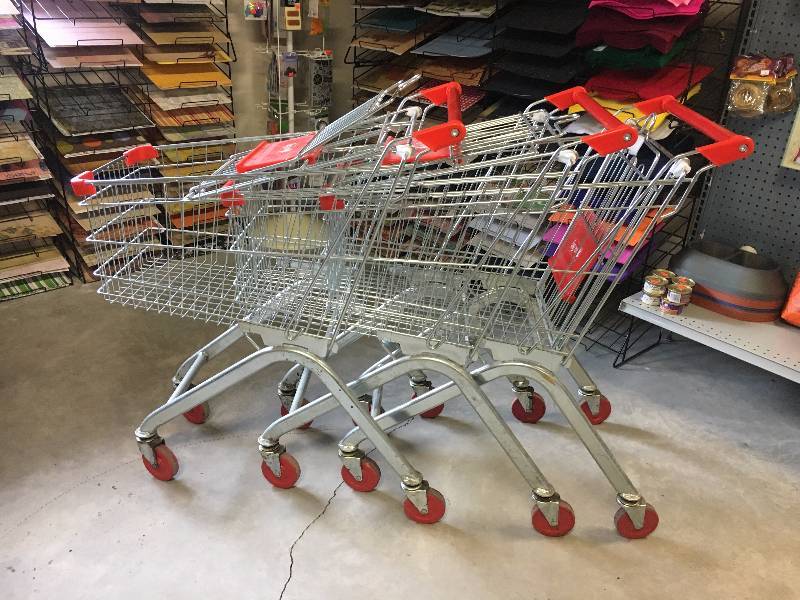 lot 136 image: 3 Shopping Carts