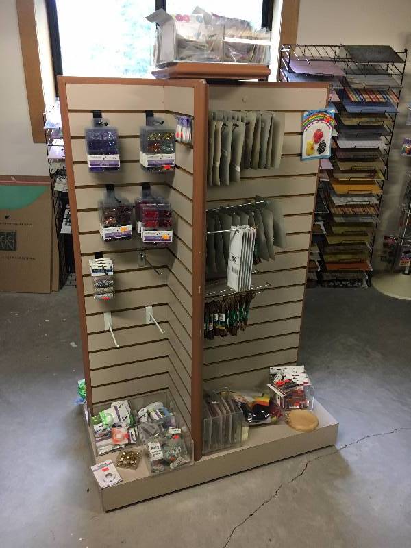 lot 137 image: Standing Slatwall Shelf w Faceouts and Casters