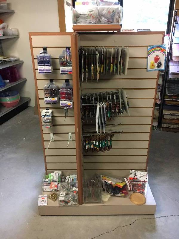 lot 138 image: Contents of Slatwall Shelving