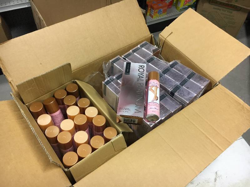 lot 169 image: Royal Platinum _ Womens Perfume & Spay on Perfect Legs