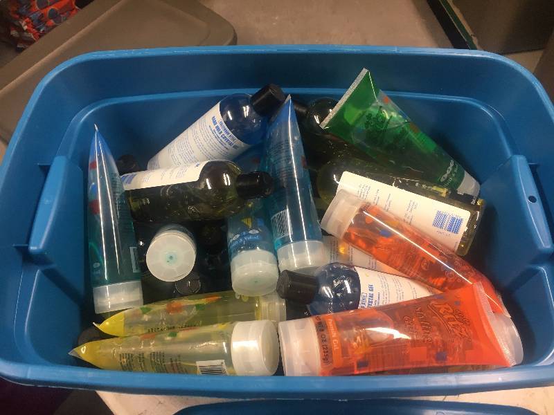 lot 178 image: Tote of Hair Care Products