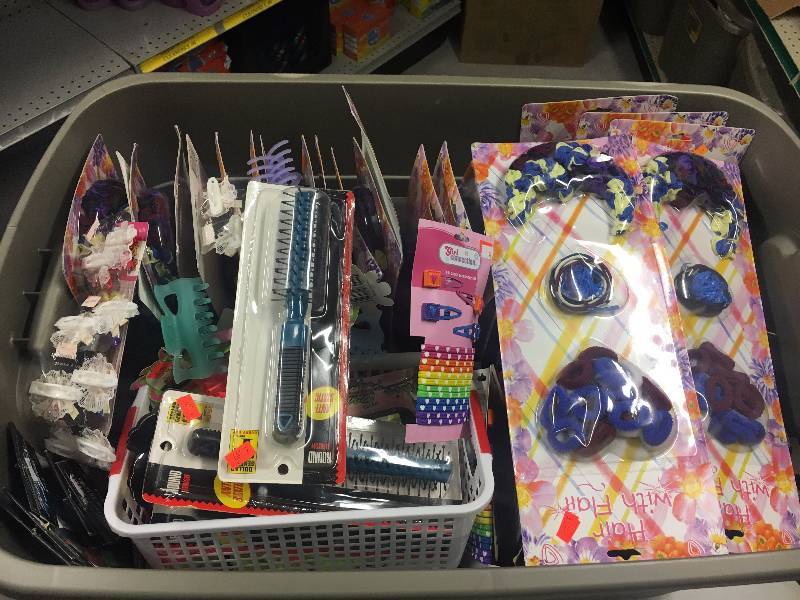 lot 181 image: Tote of Hair Care Products