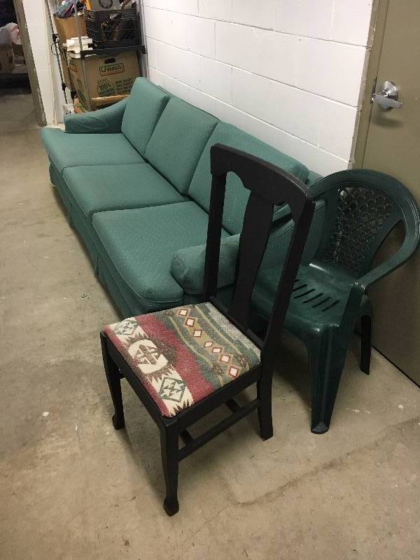 lot 193 image: 2 Chairs and Couch