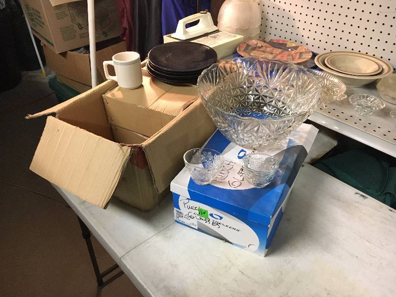 lot 330 image: Lot of Dinnerware and Punch Bowl w Cups