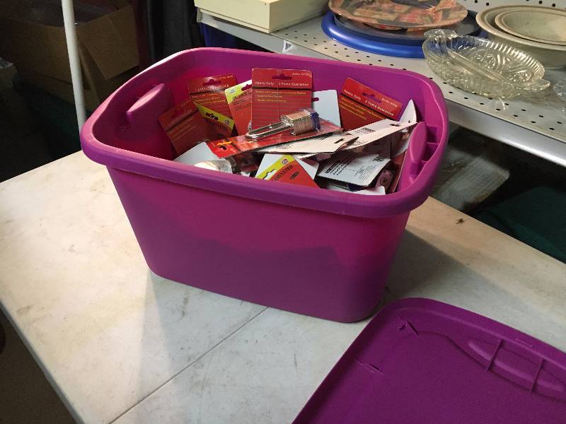 lot 332 image: Tote of Keyed Locks