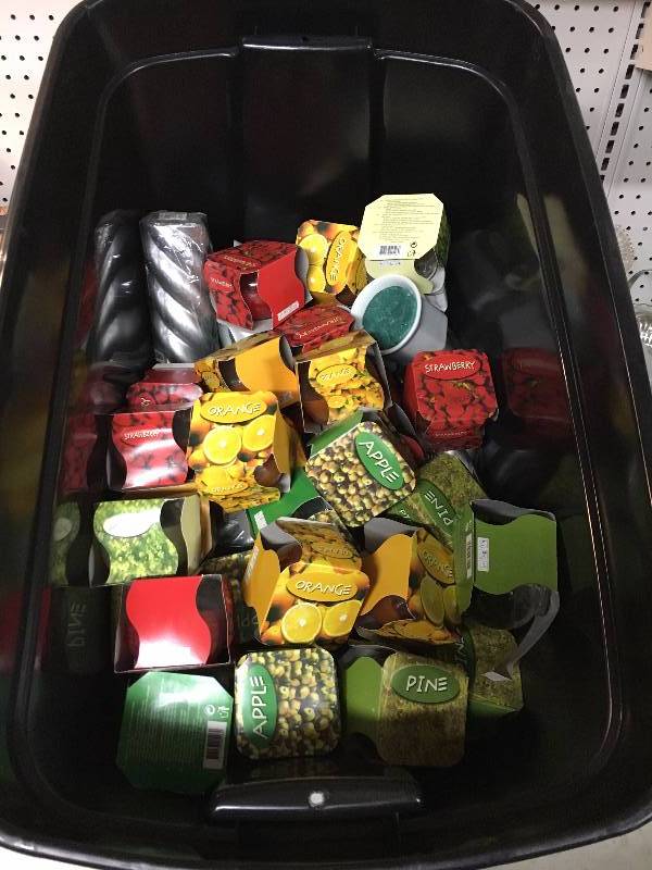 lot 336 image: Lot of Candles