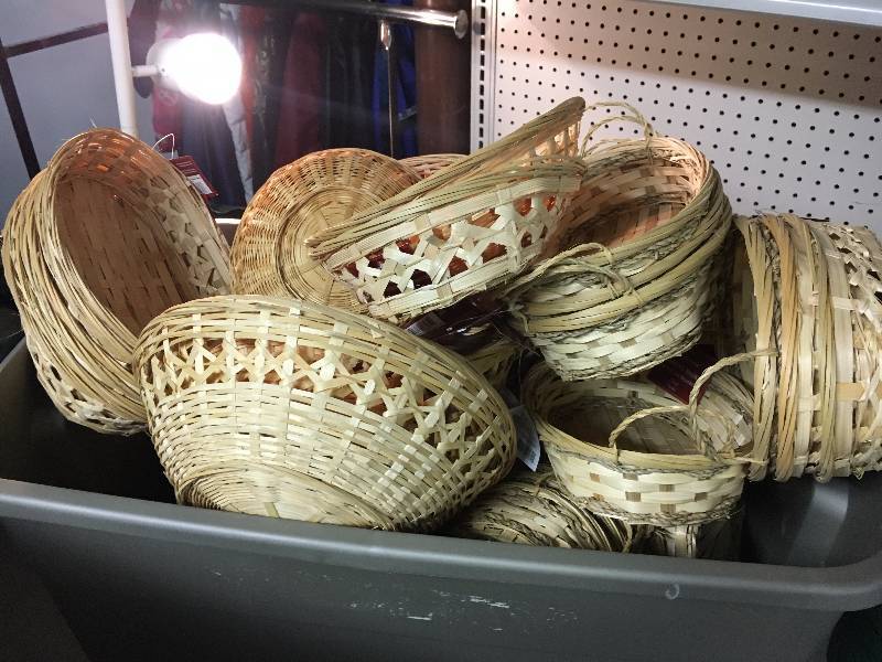 lot 340 image: Lot of Baskets