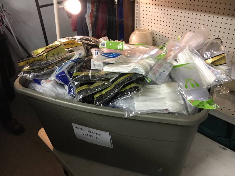 lot 339 image: Large lot of Plastic Utensils
