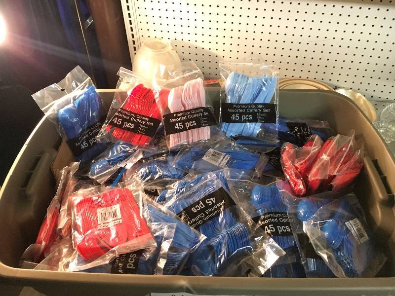 lot 342 image: Large lot of Plastic Utensils