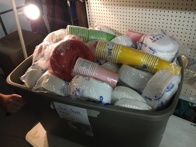 lot 343 image: Large lot of Cups, Bowls and Paper Plates