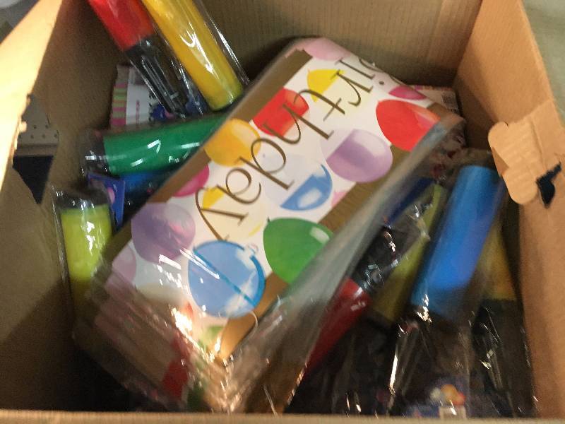 lot 344 image: Lot of Party Supplies