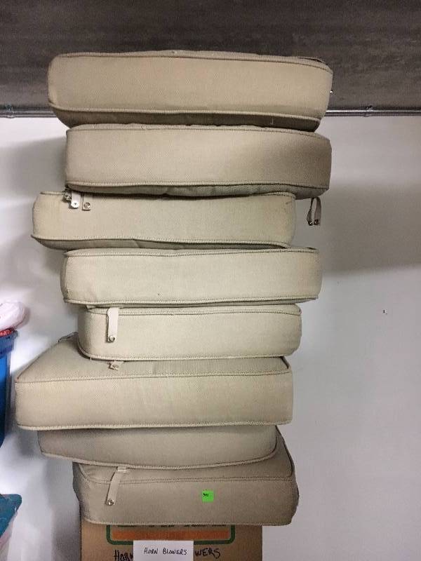 lot 346 image: Set of 4 Patio Chair Cushions