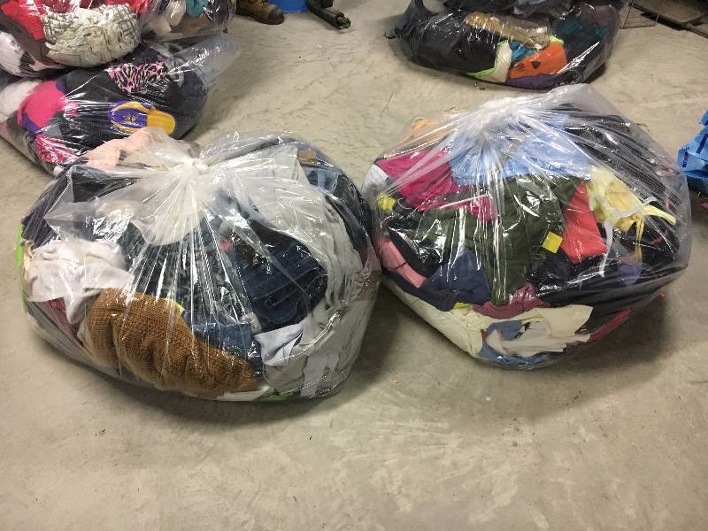 lot 370 image: LARGE Lot of Clothing