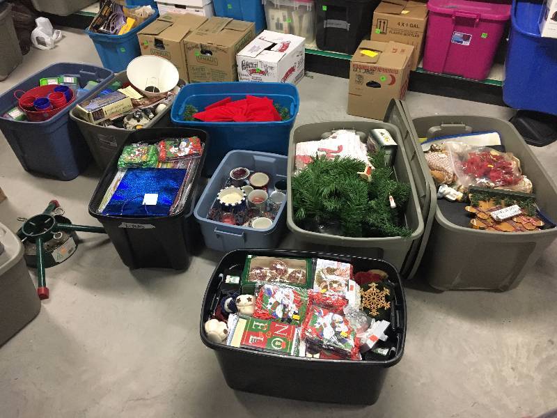 lot 383 image: 8 Totes of Christmas Dcor and Gift Bags