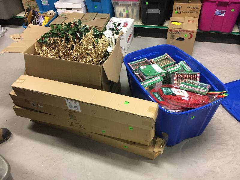 lot 387 image: 4 Christmas Trees and Holiday Dcor