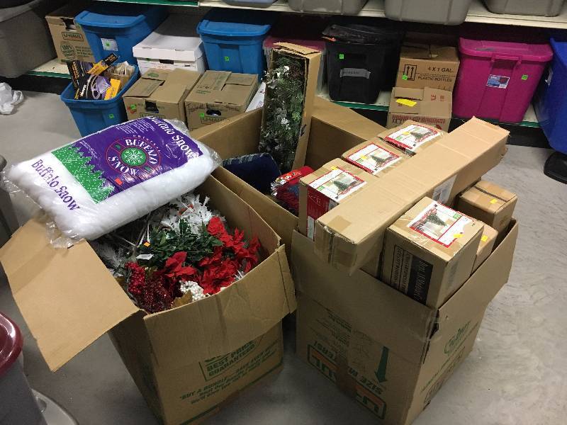 lot 389 image: Large Lot of Holiday Dcor