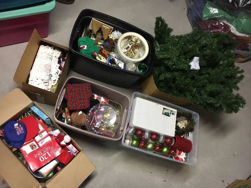 lot 391 image: Large Lot of Holiday Dcor