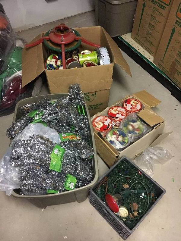 lot 392 image: Large Lot of Holiday Dcor