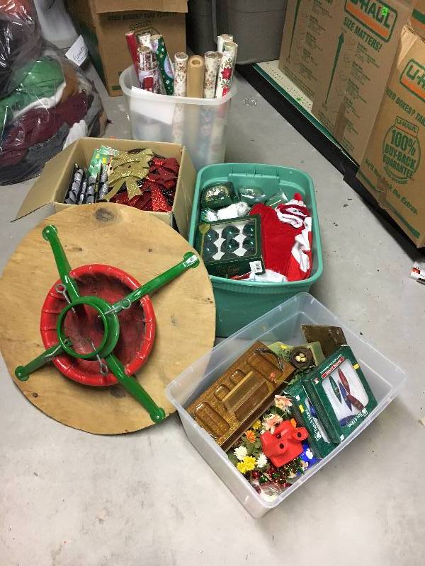 lot 395 image: Large Lot of Holiday Dcor