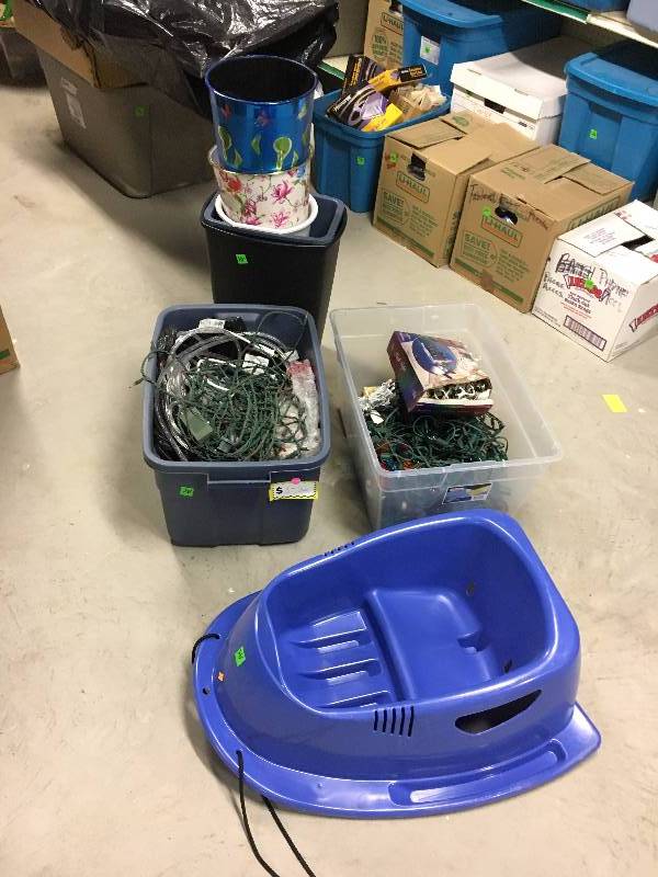 lot 397 image: Large Lot of Holiday Dcor