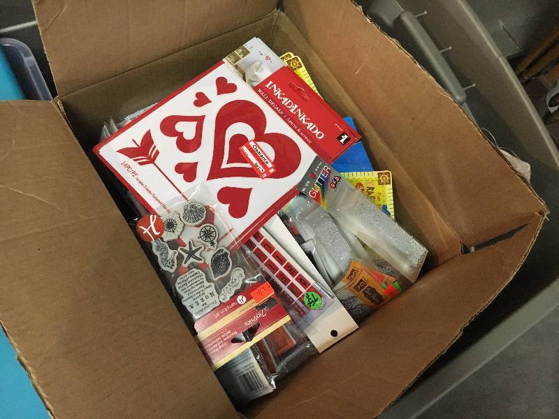 lot 201 image: Tote of Scrapbooking Supplies