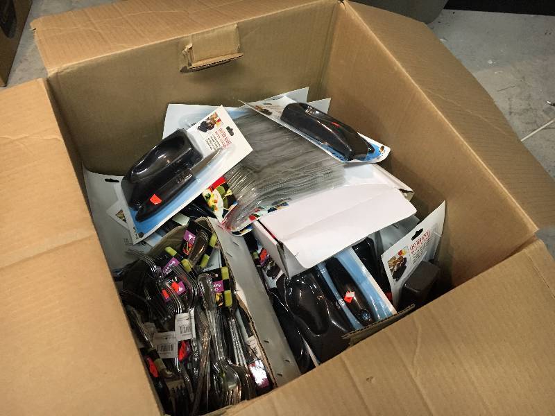 lot 202 image: Lot of Osyter Knives & Silverware