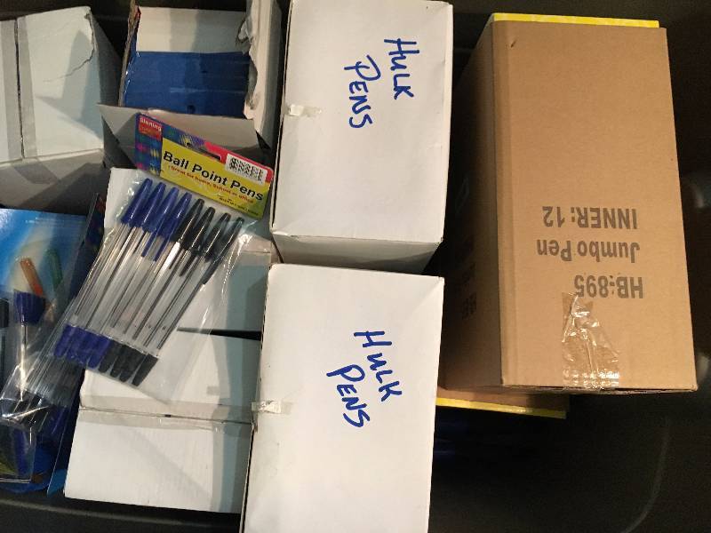 lot 215 image: Tote of Pens