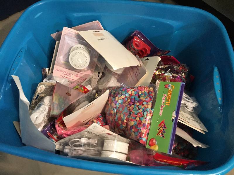 lot 220 image: Tote of Party Supplies