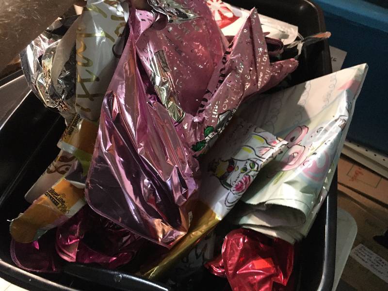 lot 255 image: Tote of Helium Ballons