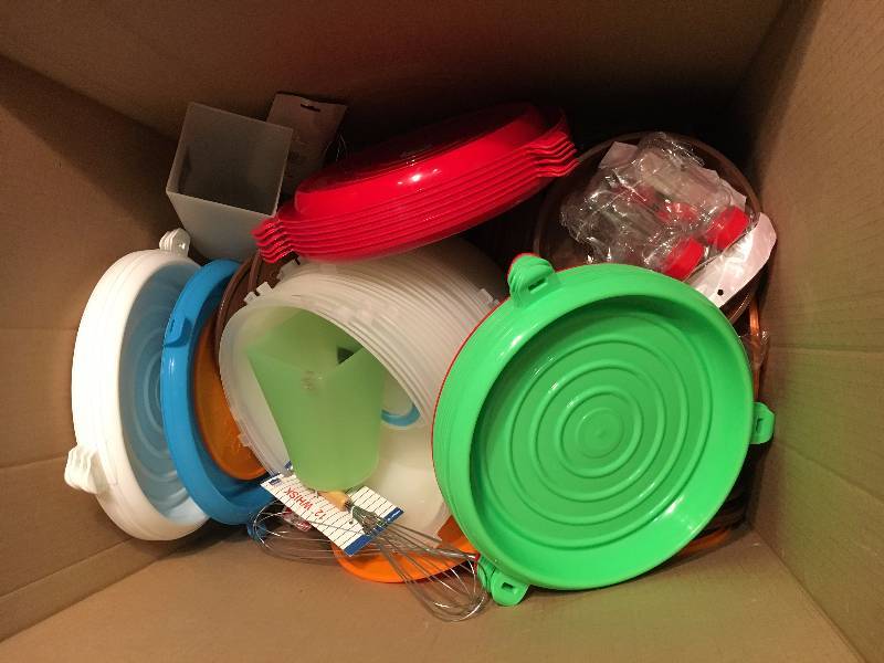 lot 260 image: Box of Tupperware