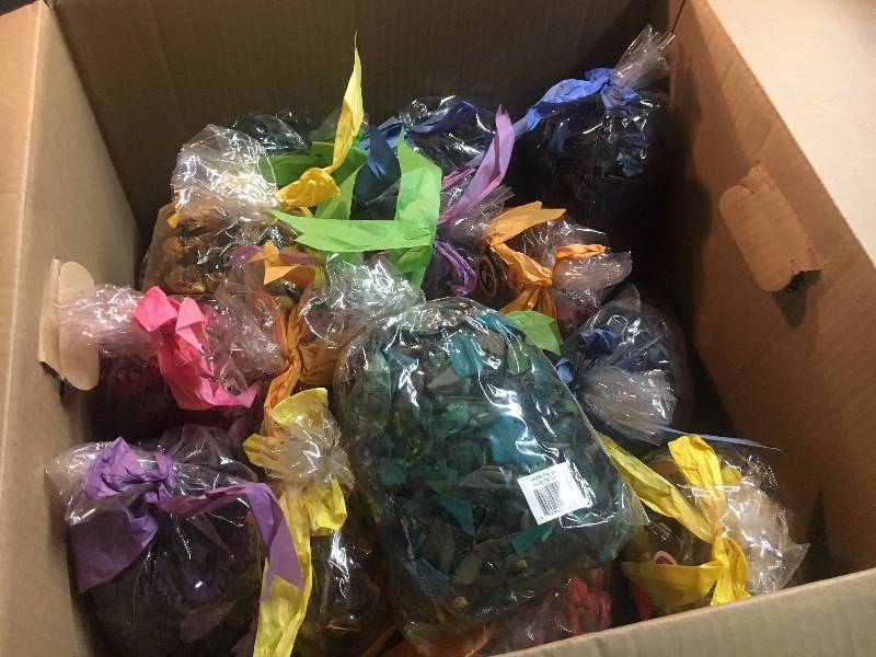 lot 265 image: Box of Potpourri