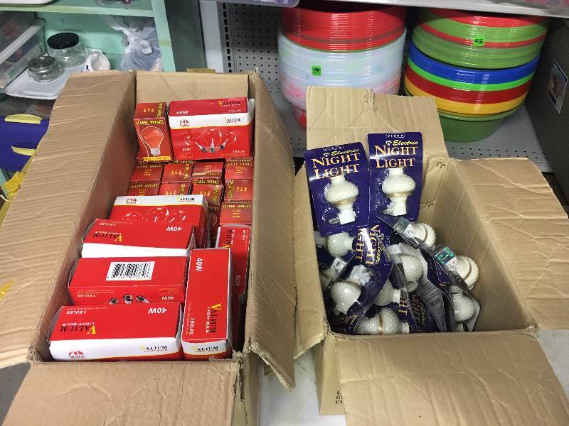 lot 270 image: 2 Boxes of Nightlights and Lightbulbs