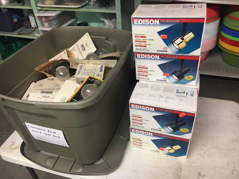 lot 273 image: Tote of light bulbs and Track Light