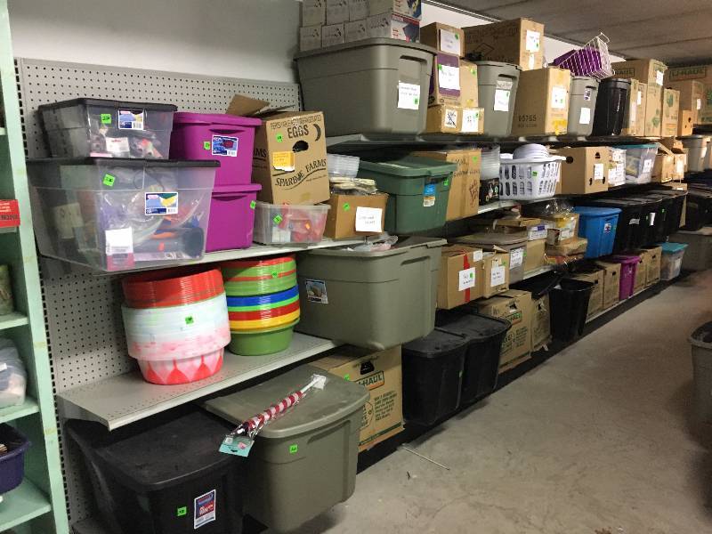 lot 307 image: 28 of Gondola Retail Shelving