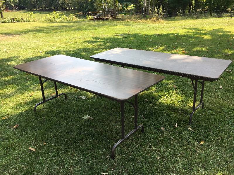 2 Folding Tables