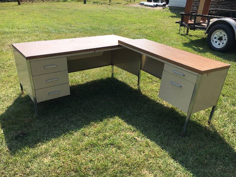 L-Shaped Desk w Office Chair