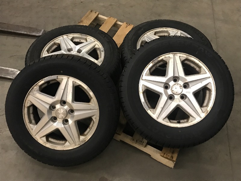lot 9 image: Set Of (4) Chevrolet Monte-Carlo Wheels & Tires