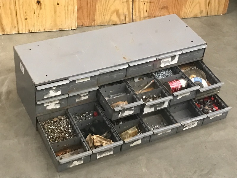 lot 15 image: 18-Drawer Parts Bin