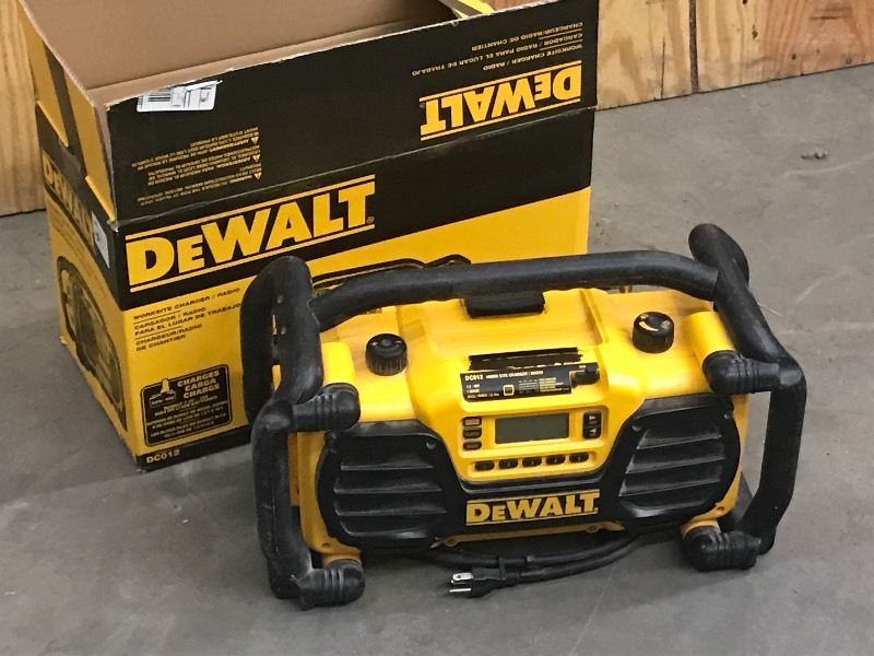 lot 21 image: DeWalt Worksite Radio  Charger