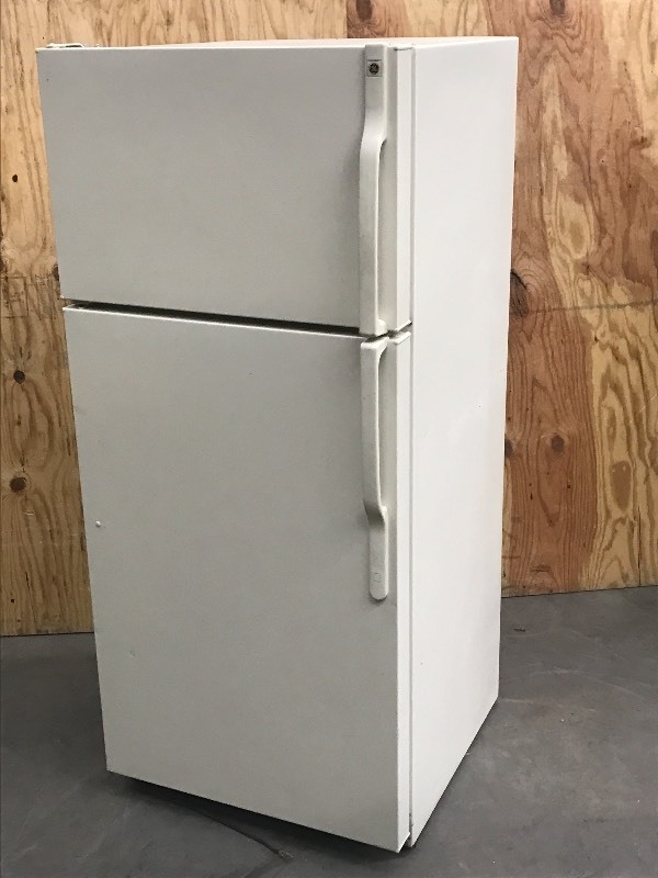 lot 36 image: GE Refrigerator  Freezer