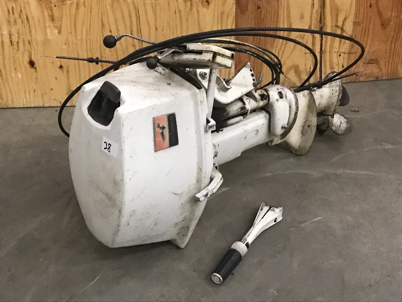 lot 38 image: Johnson 18HP Outboard Motor