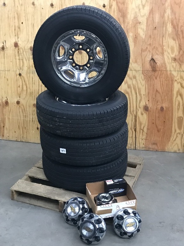 lot 47 image: Set Of (4) Wheels & Tires