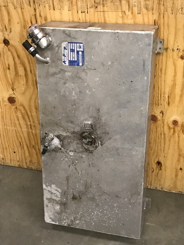 lot 51 image: Aluminum Boat Gas Tank