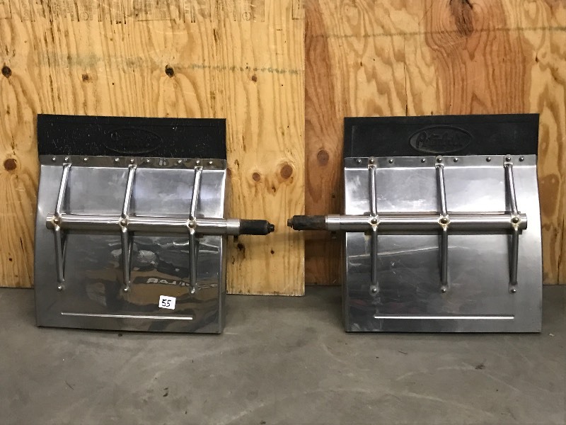 lot 55 image: Peterbuilt Truck Fenders