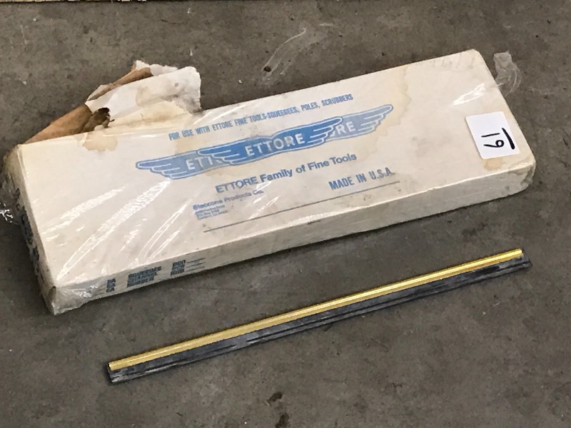 lot 61 image: 12-Pack Of Squeegee Heads