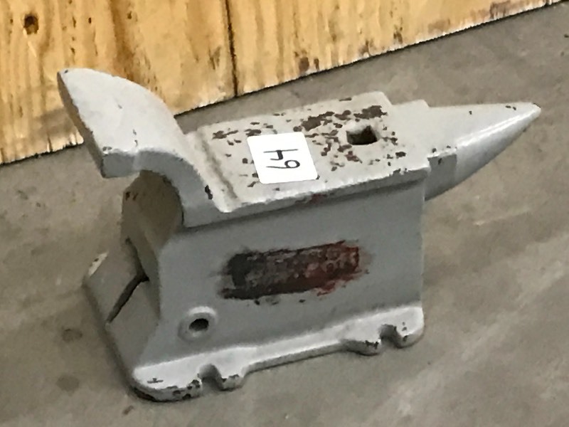 lot 64 image: Bench Top Anvil
