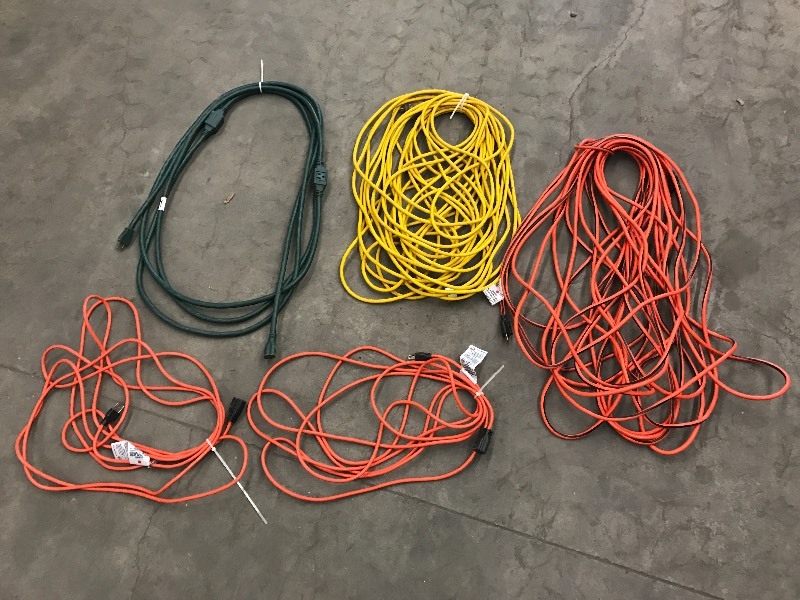 lot 69 image: Lot Of Extension Cords